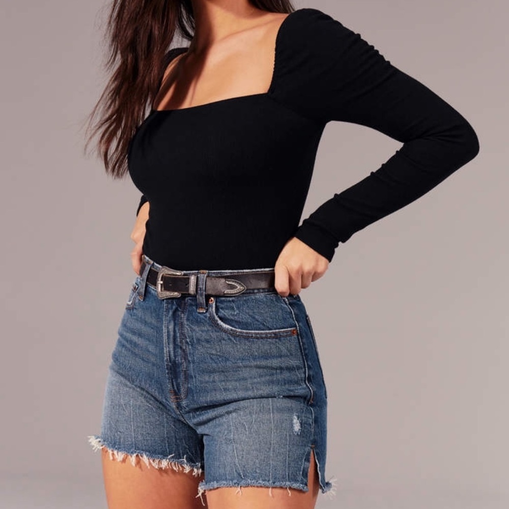 Abercrombie 4 inch mom shorts